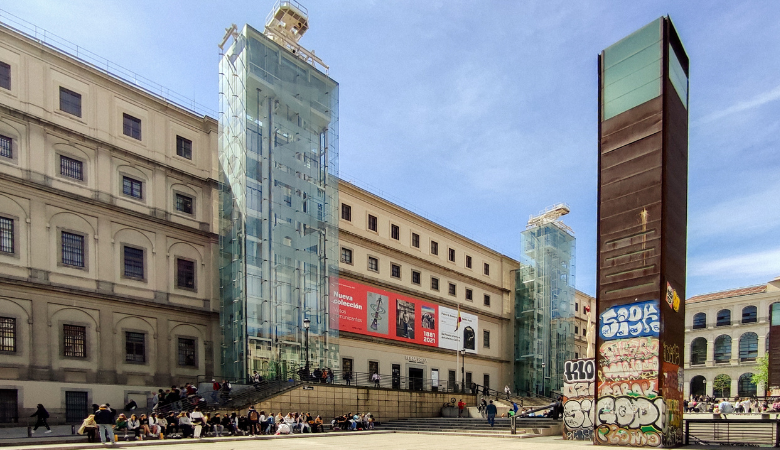 Entrada principal del Museo Reina Sofía gratis de Madrid.